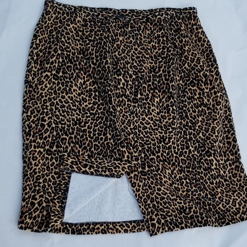 Leopard Print Knee Length Straight Skirt - Picture 3 of 5